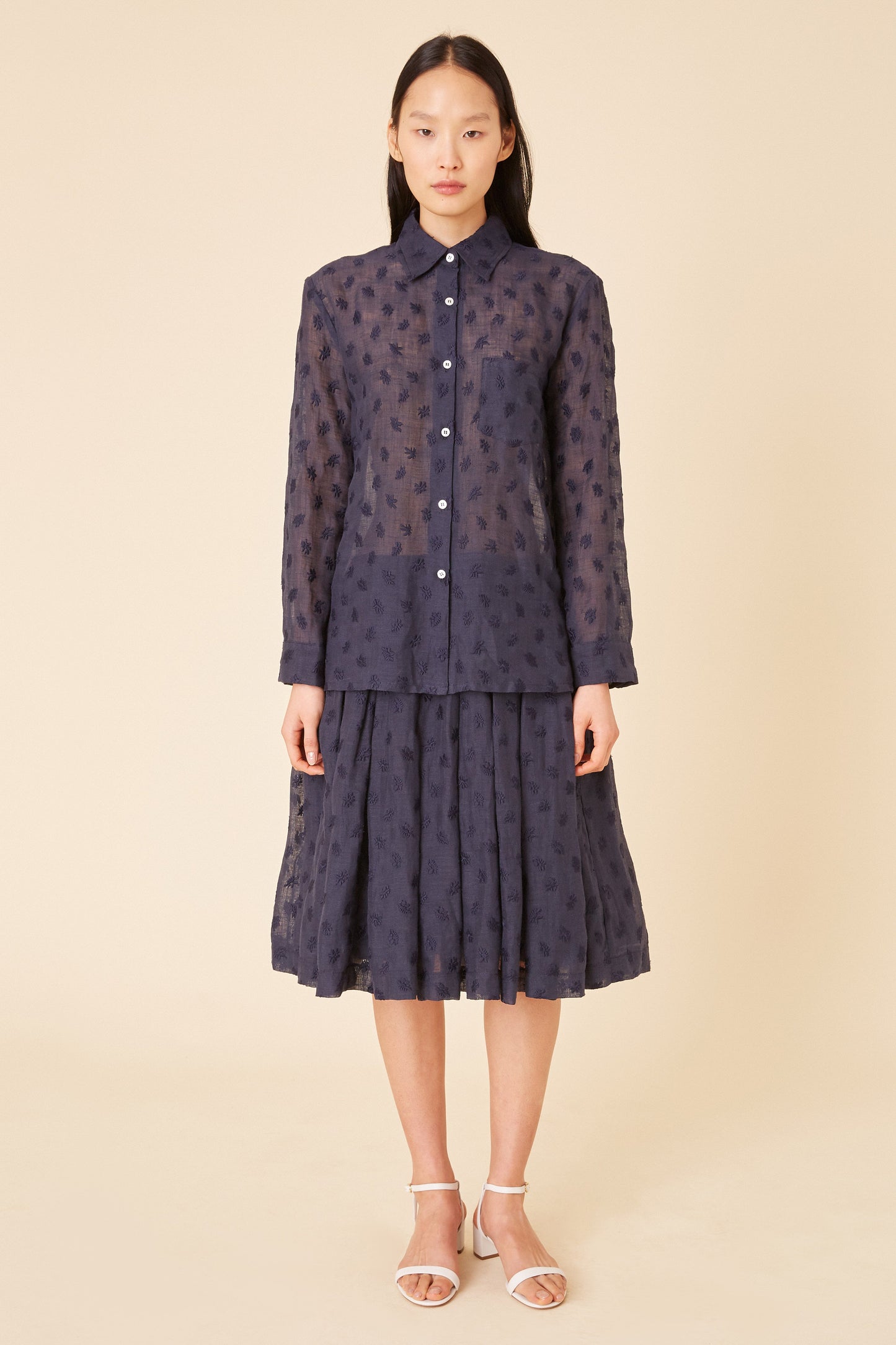 Floral Embroidered Linen Long Sleeve Button Down - Blu