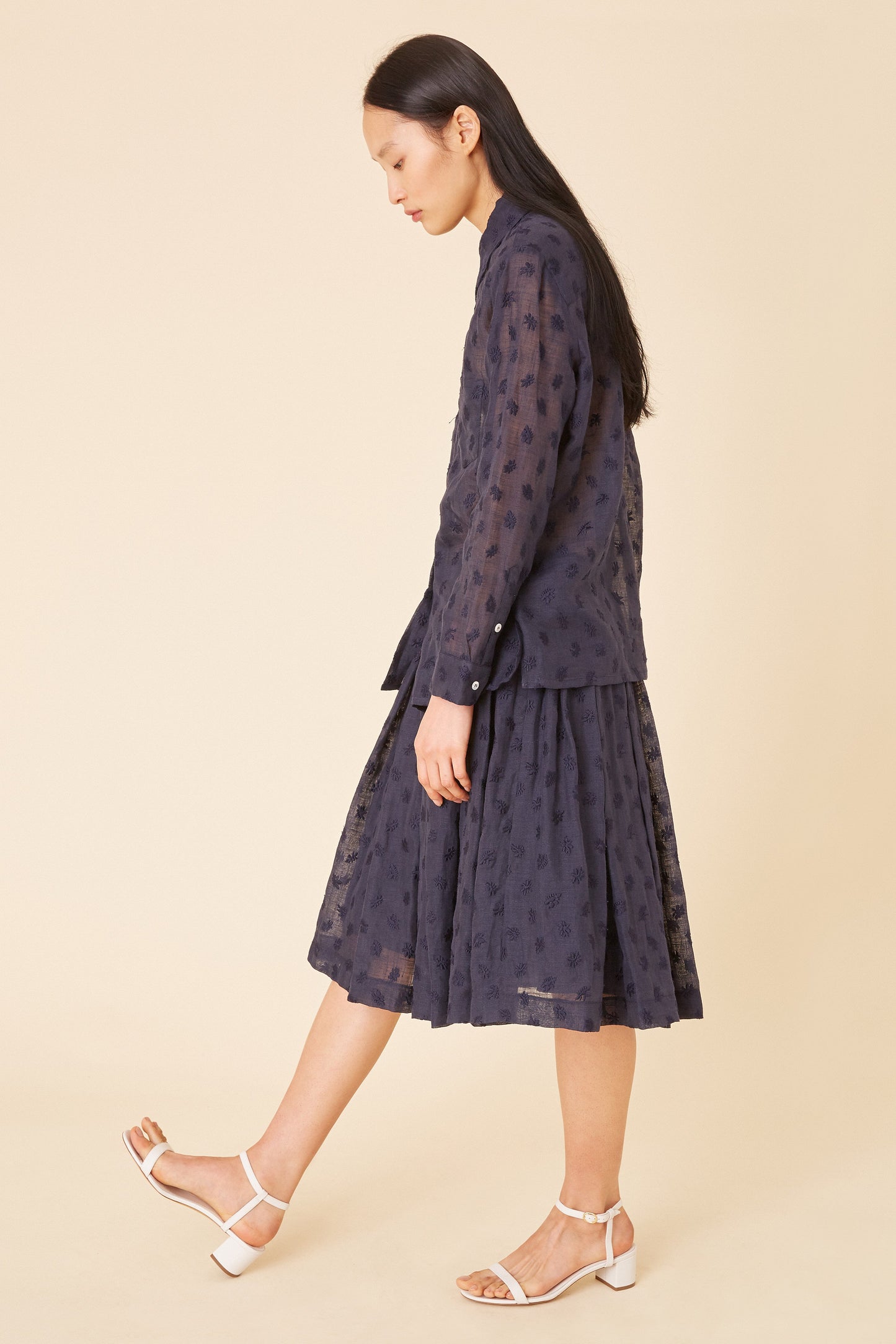 Floral Embroidered Linen Long Sleeve Button Down - Blu