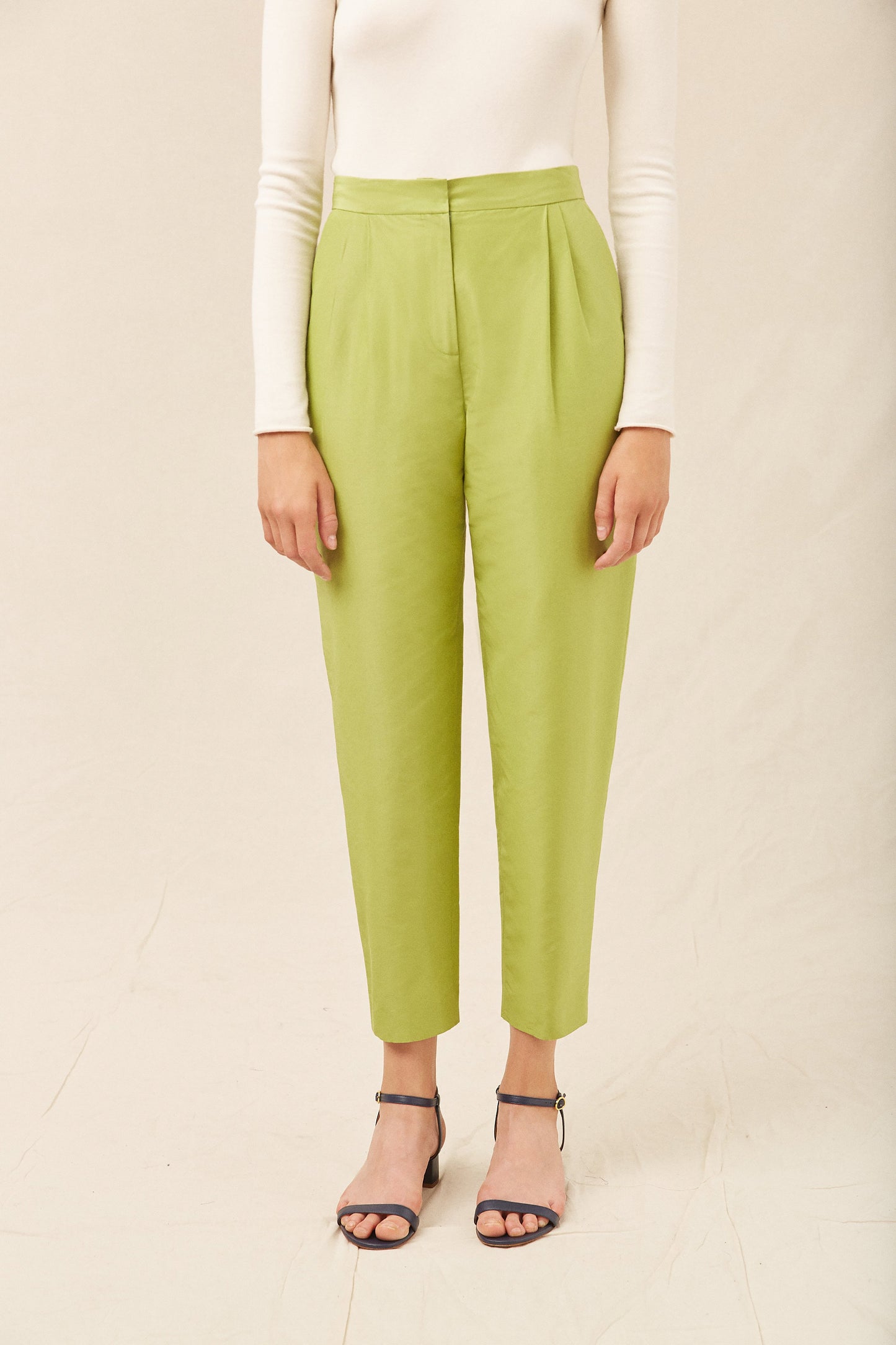 Italian cotton silk taffeta green high waisted pant.