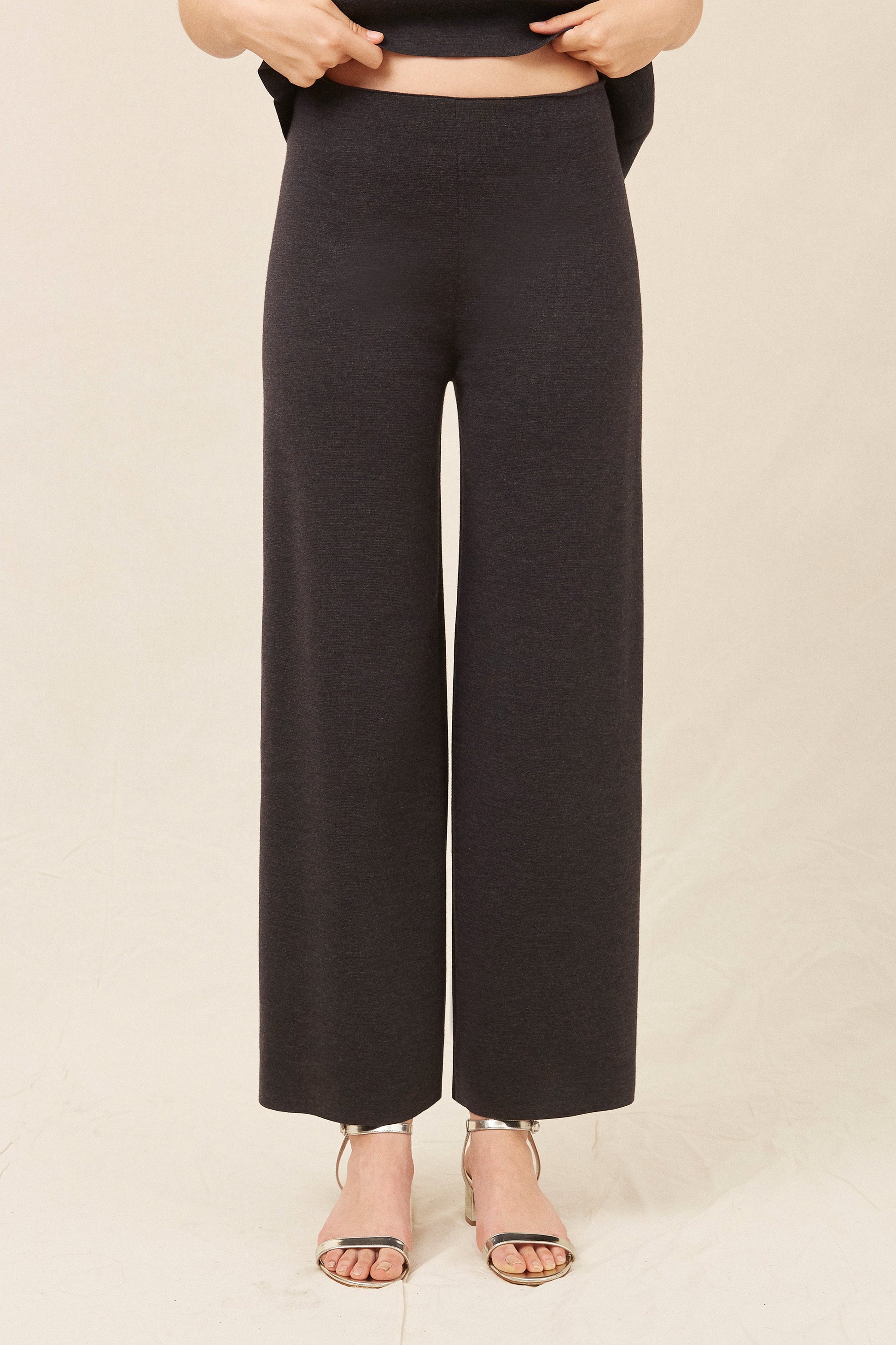 Italian extra fine merino wool dark grey melange milano trousers.