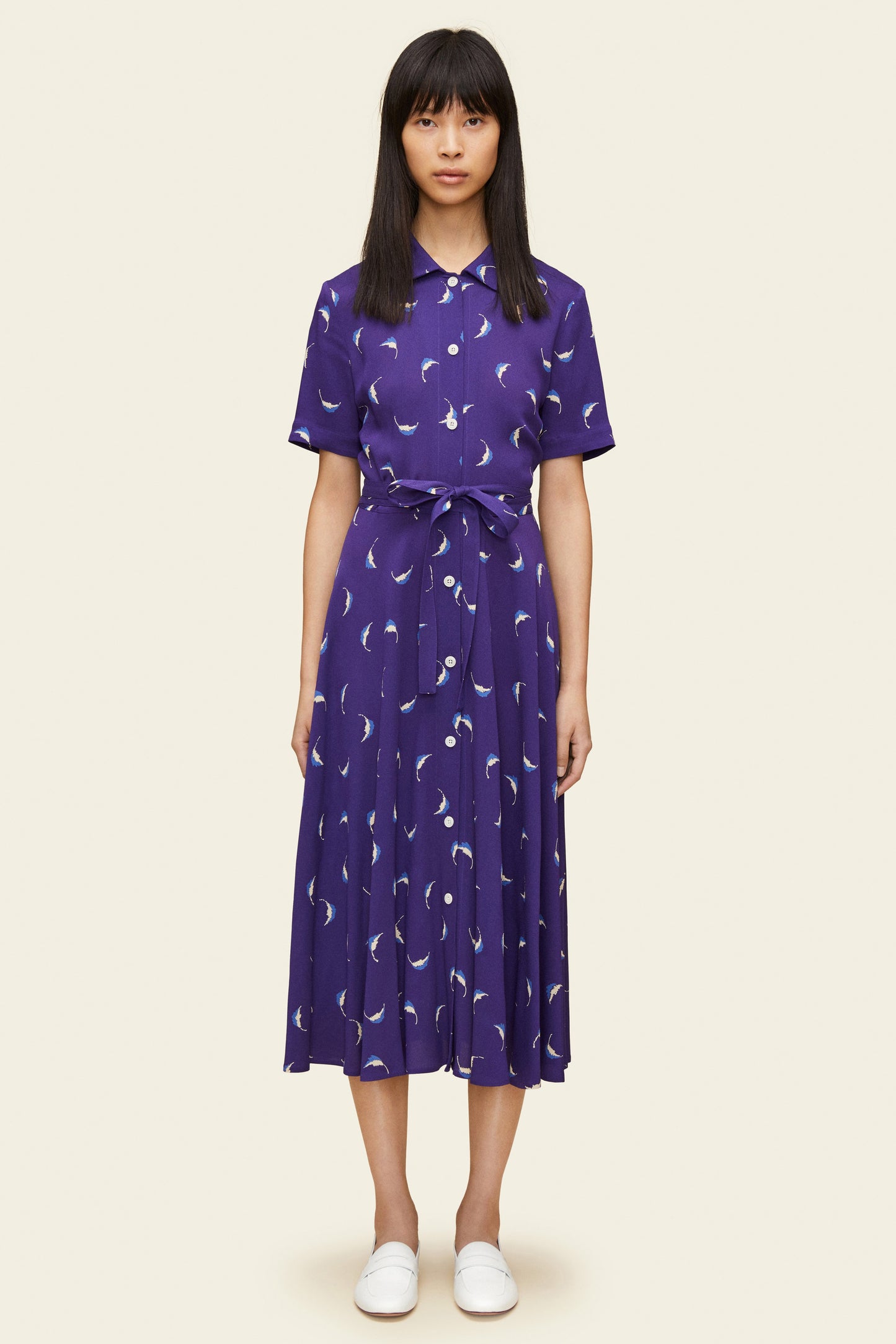 Italian vintage crepe royal blue leaf motif short sleeve shirt dress.